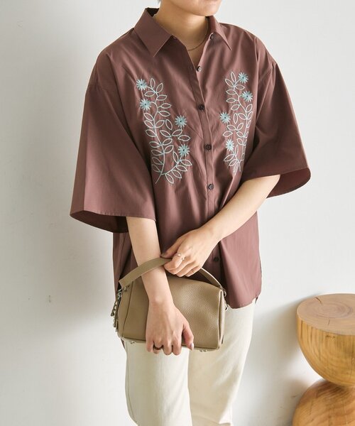 ear PAPILLONNER(イアパピヨネ)の「花柄刺繍半袖シャツ【SUM1 STYLE】(シャツ/ブラウス・レディース・ホワイト/ブラウン・FREE)」の15枚目の写真