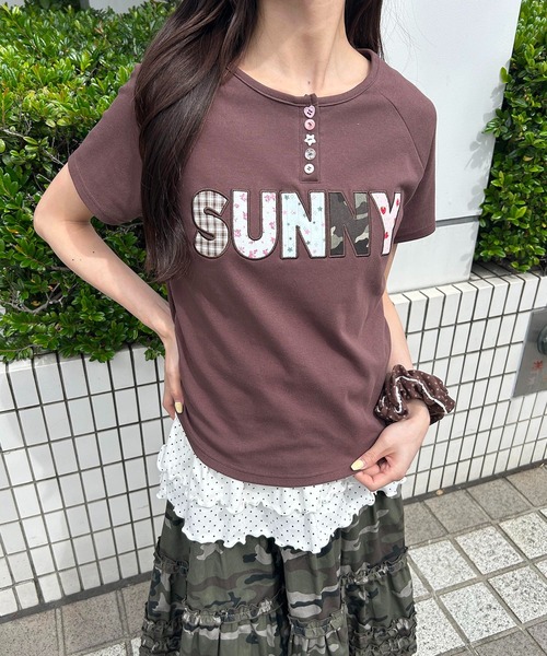 WC(ダブル シー)の「アソートボタンパッチワークロゴTシャツ(Tシャツ/カットソー・レディース・ホワイト/ブラウン/サックスブルー・FREE)」の8枚目の写真