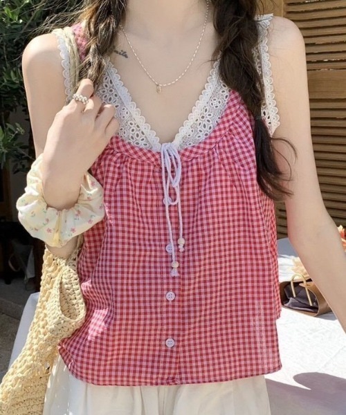 NANEA(ナネア)の「レースレイヤード風チェック柄フロントリボンキャミソール(シャツ/ブラウス・レディース・ブラック/ブルー/レッド・MEDIUM)」の3枚目の写真