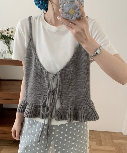 DAY CLOSET(デイ クローゼット)の「【前後2WAY/重ね着映え】リボンペプラムフリルニットビスチェ レディース(その他トップス・レディース・グレー/レッド/アイボリー/ブラック・FREE)」の3枚目の写真