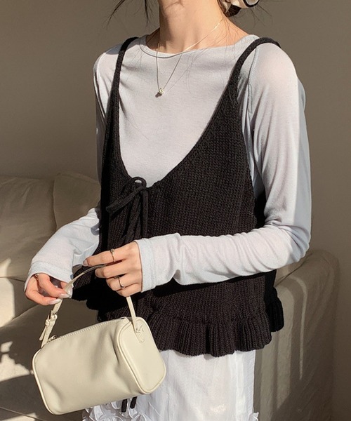 DAY CLOSET(デイ クローゼット)の「【前後2WAY/重ね着映え】リボンペプラムフリルニットビスチェ レディース(その他トップス・レディース・グレー/レッド/アイボリー/ブラック・FREE)」の1枚目の写真