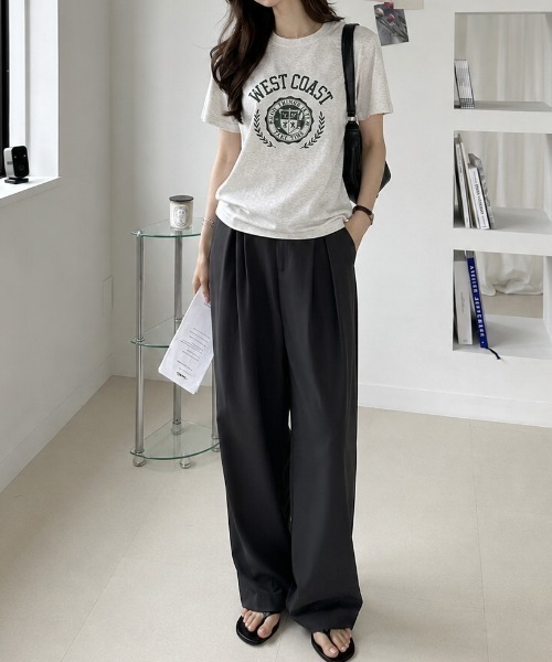 sowme.(ソウミー)の「WEST COAST カレッジロゴ プリント ベーシック Tシャツ(Tシャツ/カットソー・レディース・オートミール/ベージュ系その他・SMALL/MEDIUM/LARGE)」の7枚目の写真