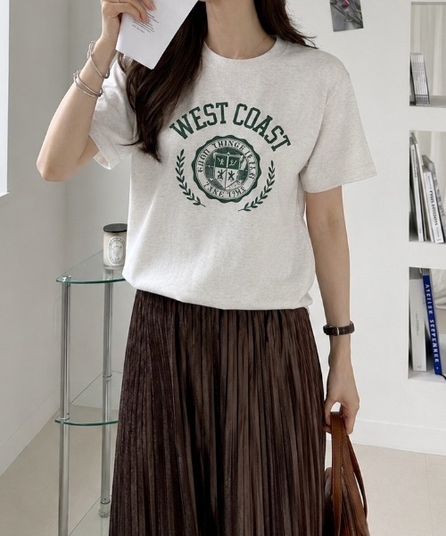 sowme.(ソウミー)の「WEST COAST カレッジロゴ プリント ベーシック Tシャツ(Tシャツ/カットソー・レディース・オートミール/ベージュ系その他・SMALL/MEDIUM/LARGE)」の8枚目の写真