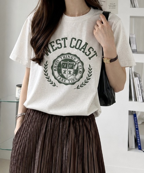 sowme.(ソウミー)の「WEST COAST カレッジロゴ プリント ベーシック Tシャツ(Tシャツ/カットソー・レディース・オートミール/ベージュ系その他・SMALL/MEDIUM/LARGE)」の9枚目の写真