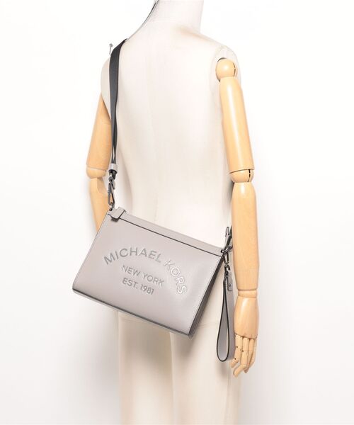 MICHAEL KORS(マイケルコース)の「COOPER 3 IN 1 クロスボディ ポーチ(ショルダーバッグ・メンズ・グレー系・FREE)」の5枚目の写真