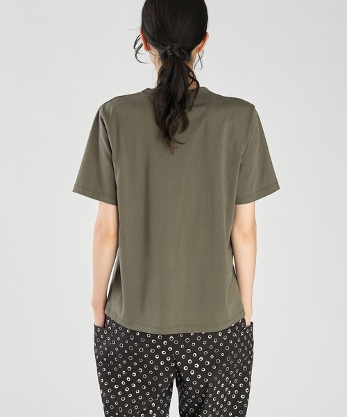 agnes b.（アニエスベー）の「"b" ロゴ 刺繍 コットン 半袖 Tシャツ "b. style"（Tシャツ/カットソー・レディース・カーキ・1/2/3）」の5枚目の写真
