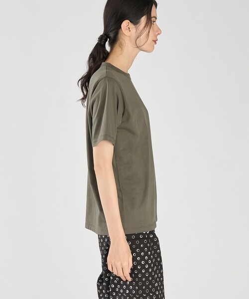 agnes b.（アニエスベー）の「"b" ロゴ 刺繍 コットン 半袖 Tシャツ "b. style"（Tシャツ/カットソー・レディース・カーキ・1/2/3）」の6枚目の写真