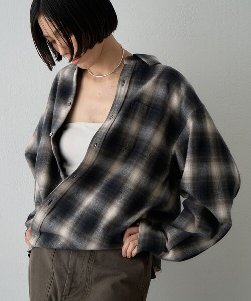 Whim Gazette(ウィムガゼット)の「2wayシャギーチェックシャツ(シャツ/ブラウス・レディース・ブラウン/グレー・FREE)」の15枚目の写真