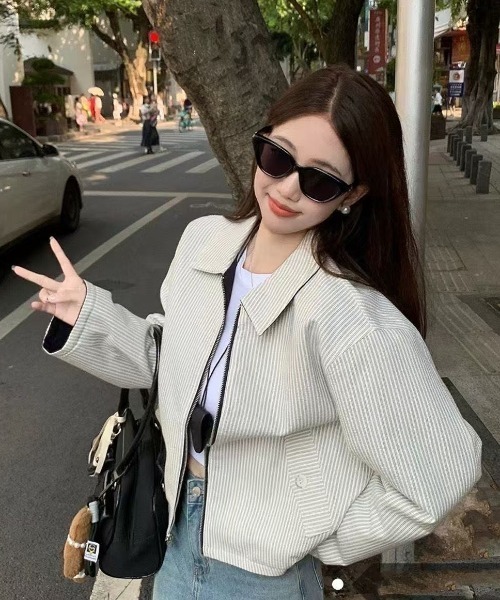 Teem Store(チームストア)の「【リバーシブル】襟裏ストライプ切り替え ジップアップルーズブルゾン(ブルゾン・レディース・ネイビー・M)」の8枚目の写真