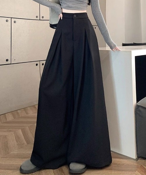 Flugge(フラッジー)の「フロントタックワイドフレアパンツ(その他パンツ・レディース・ブラック/グレー・LARGE/MEDIUM)」の1枚目の写真