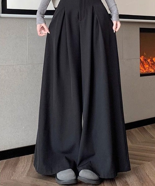 Flugge(フラッジー)の「フロントタックワイドフレアパンツ(その他パンツ・レディース・ブラック/グレー・LARGE/MEDIUM)」の3枚目の写真