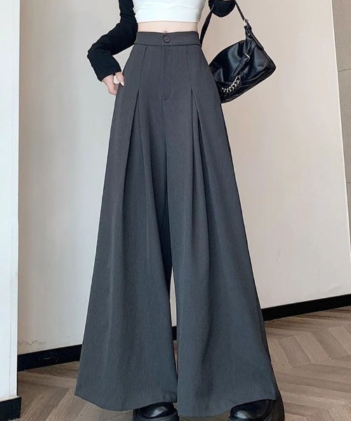 Flugge(フラッジー)の「フロントタックワイドフレアパンツ(その他パンツ・レディース・ブラック/グレー・LARGE/MEDIUM)」の4枚目の写真