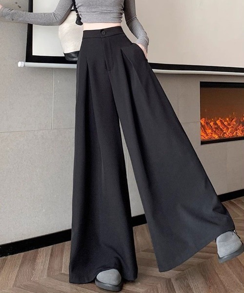 Flugge(フラッジー)の「フロントタックワイドフレアパンツ(その他パンツ・レディース・ブラック/グレー・LARGE/MEDIUM)」の10枚目の写真