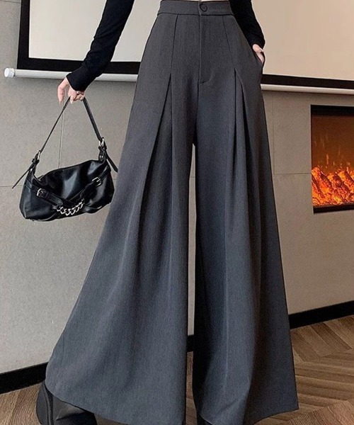 Flugge(フラッジー)の「フロントタックワイドフレアパンツ(その他パンツ・レディース・ブラック/グレー・LARGE/MEDIUM)」の12枚目の写真