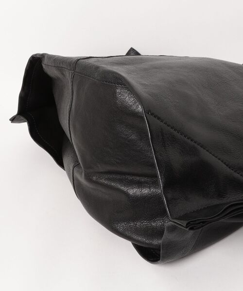 ALLSAINTS(オールセインツ)の「LUTECE LEATHER TOTE BAG | LUTECE レザー トート バッグ(トートバッグ・レディース・ブラック・ONE SIZE)」の10枚目の写真