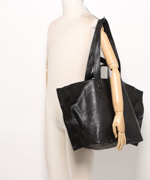 ALLSAINTS(オールセインツ)の「LUTECE LEATHER TOTE BAG | LUTECE レザー トート バッグ(トートバッグ・レディース・ブラック・ONE SIZE)」の12枚目の写真