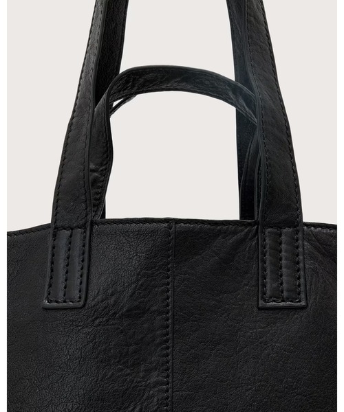 ALLSAINTS(オールセインツ)の「LUTECE LEATHER TOTE BAG | LUTECE レザー トート バッグ(トートバッグ・レディース・ブラック・ONE SIZE)」の4枚目の写真