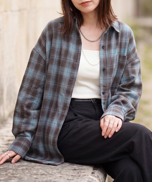SELECT LEVERY(セレクトリベリー)の「先染めチェック柄オーバービッグシャツ(シャツ/ブラウス・レディース・ブラック/ブラウン/ブルー・MEDIUM)」の3枚目の写真