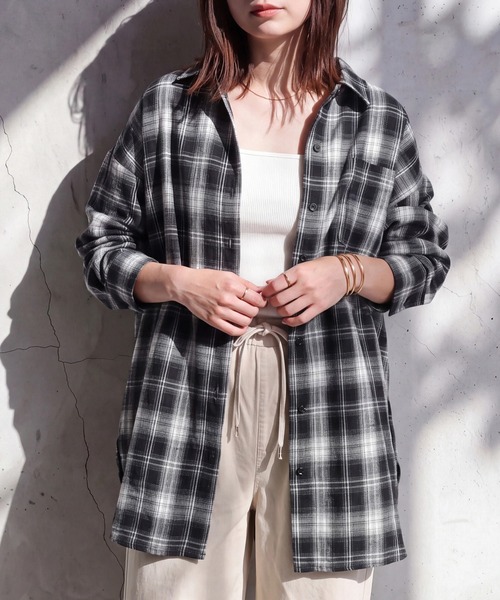 SELECT LEVERY(セレクトリベリー)の「先染めチェック柄オーバービッグシャツ(シャツ/ブラウス・レディース・ブラック/ブラウン/ブルー・MEDIUM)」の1枚目の写真