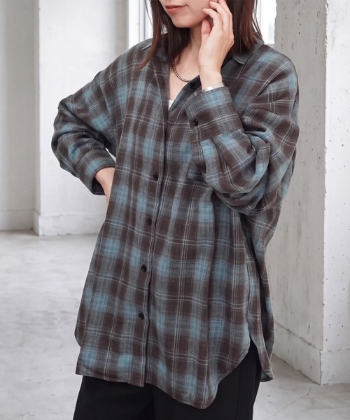 SELECT LEVERY(セレクトリベリー)の「先染めチェック柄オーバービッグシャツ(シャツ/ブラウス・レディース・ブラック/ブラウン/ブルー・MEDIUM)」の4枚目の写真