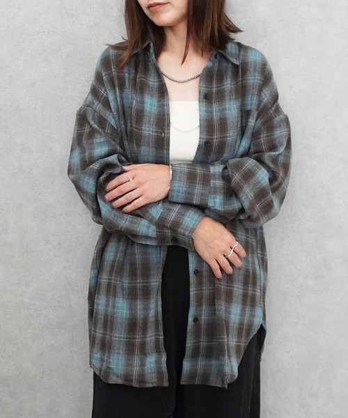 SELECT LEVERY(セレクトリベリー)の「先染めチェック柄オーバービッグシャツ(シャツ/ブラウス・レディース・ブラック/ブラウン/ブルー・MEDIUM)」の5枚目の写真