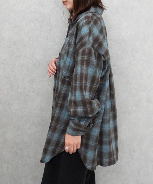 SELECT LEVERY(セレクトリベリー)の「先染めチェック柄オーバービッグシャツ(シャツ/ブラウス・レディース・ブラック/ブラウン/ブルー・MEDIUM)」の11枚目の写真