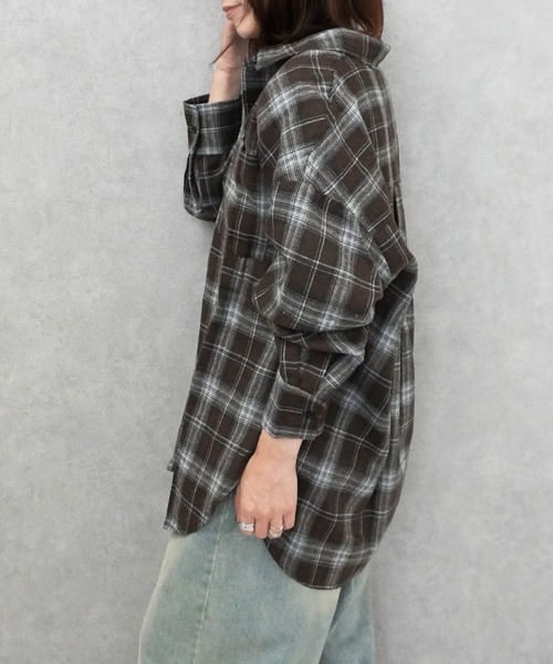 SELECT LEVERY(セレクトリベリー)の「先染めチェック柄オーバービッグシャツ(シャツ/ブラウス・レディース・ブラック/ブラウン/ブルー・MEDIUM)」の17枚目の写真