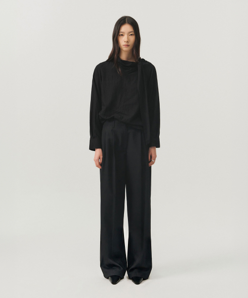 LOOKAST(ルックキャスト)の「コットンギャバジンプリーツテーラードパンツ_ブラック(その他パンツ・レディース・ブラック・MEDIUM/SMALL)」の3枚目の写真