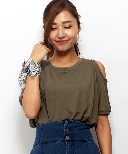 VENCEEXCHANGE(ヴァンスエクスチェンジ)の「バンダナ付きドルマンT(Tシャツ/カットソー・レディース・ブラック/オリーブ/ピンク/オフホワイト・MEDIUM)」の1枚目の写真