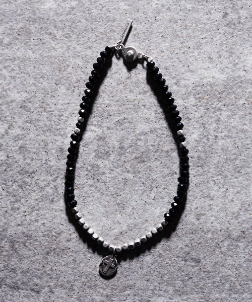 STUDIOUS（ステュディオス）の「【ZOZO限定】STUDIOUS ビーズアンクレット（アンクレット・メンズ・ブラック/レッド/ブルー・FREE）」の4枚目の写真