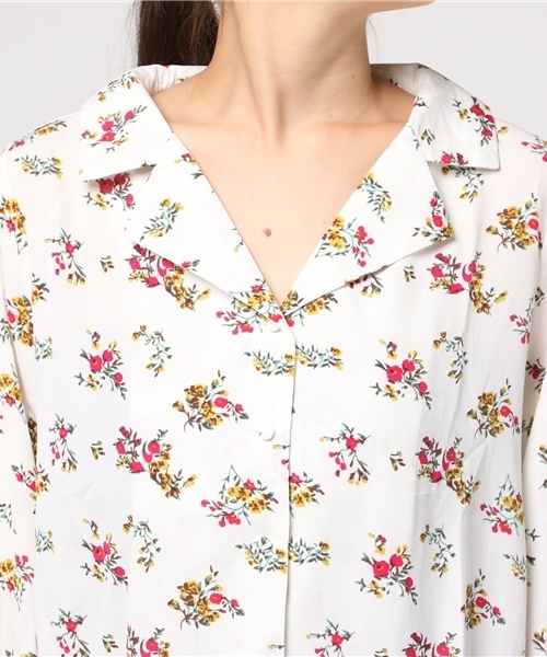 RAY CASSIN（レイカズン）の「９分袖花柄開襟シャツ（シャツ/ブラウス・レディース・ネイビー/オフホワイト・FREE）」の3枚目の写真