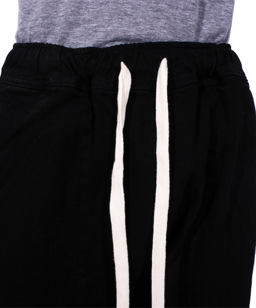 ８(eight)（エイト）の「デニム サルエルパンツ スキニータイプ（デニムパンツ・メンズ・ブラック・MEDIUM/LARGE）」の4枚目の写真