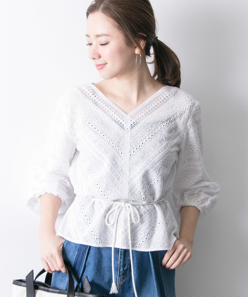 URBAN RESEARCH（アーバンリサーチ）の「幾何レースロングスリーブブラウス（シャツ/ブラウス・レディース・パープル系その他/ブラック/オフホワイト/イエロー系その他・FREE）」の2枚目の写真