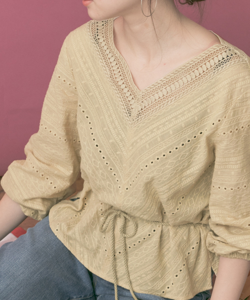 URBAN RESEARCH（アーバンリサーチ）の「幾何レースロングスリーブブラウス（シャツ/ブラウス・レディース・パープル系その他/ブラック/オフホワイト/イエロー系その他・FREE）」の5枚目の写真