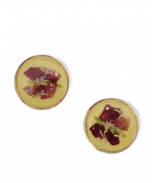 studio CLIP(スタディオクリップ)の「お花カラー封入イヤリング(イヤリング・レディース・グレー/イエロー/グリーン・FREE)」の1枚目の写真