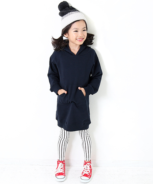 devirock（デビロック）の「無地スウェット長袖パーカーワンピース（ワンピース・キッズ・ネイビー/カーキ/モカ/杢グレー/スモークピンク/グリーン系その他/ブラック/ラベンダー/パープル系その他・120cm/140cm/160cm/100cm/150cm/130cm/110cm）」の16枚目の写真