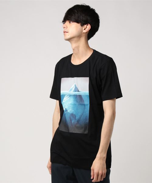 HUGO(ヒューゴ)の「リラックスフィット コットンTシャツ ウィズ アイスバーグ グラフィック(Tシャツ/カットソー・メンズ・ブラック/ホワイト・S/M/L/XL/XS)」の1枚目の写真
