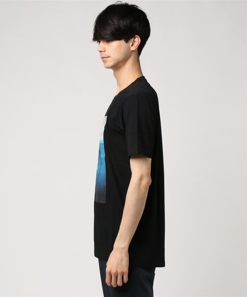 HUGO(ヒューゴ)の「リラックスフィット コットンTシャツ ウィズ アイスバーグ グラフィック(Tシャツ/カットソー・メンズ・ブラック/ホワイト・S/M/L/XL/XS)」の3枚目の写真