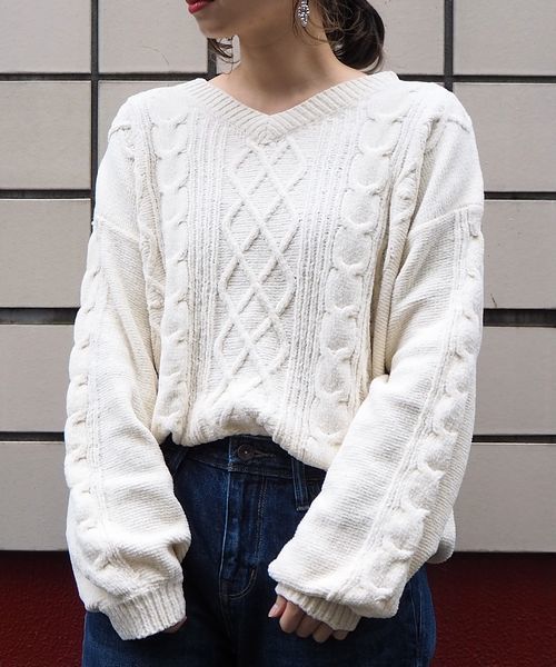 tiptop（ティップトップ）の「モールケーブル編みVネックニットプルオーバー（ニット/セーター・レディース・オフホワイト/グリーン/サックスブルー/ラベンダー/マスタード/ピンク/スモークピンク・FREE）」の2枚目の写真
