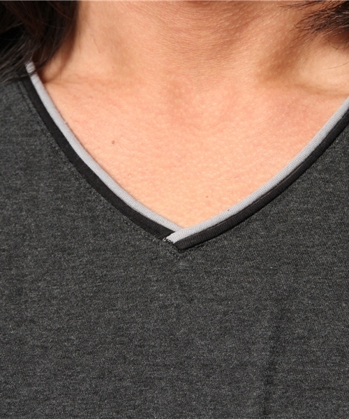 BEAMS（ビームス）の「○BEAMS / WカラーVネックＴシャツ（Tシャツ/カットソー・メンズ・ナチュラル/チャコールグレー/ネイビー・LARGE/MEDIUM/SMALL/X-LARGE）」の6枚目の写真