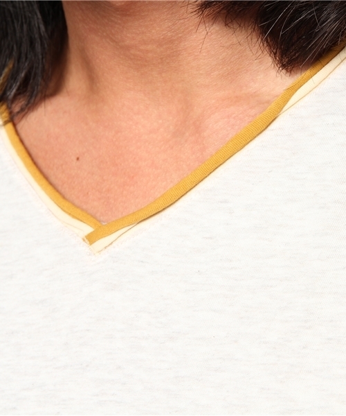 BEAMS（ビームス）の「○BEAMS / WカラーVネックＴシャツ（Tシャツ/カットソー・メンズ・ナチュラル/チャコールグレー/ネイビー・LARGE/MEDIUM/SMALL/X-LARGE）」の7枚目の写真