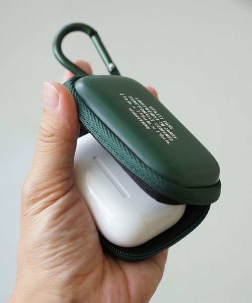 HIGHTIDE(ハイタイド)の「ユーティリティケース ミニ カラビナ付き ガジェットポーチ スクエア(ポーチ・レディース・ブラック/ベージュ/レッド/グリーン・FREE)」の15枚目の写真