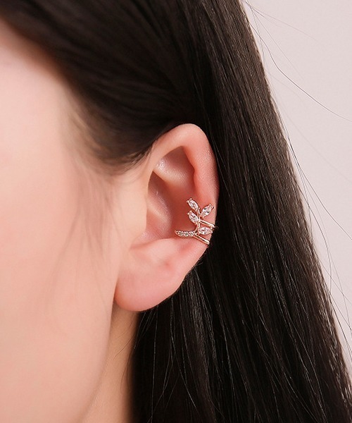 Fun & Daily（ファンアンドデイリー）の「F&D : カーブリーフイヤーカフ（イヤーカフ・レディース・シルバー/ピンクゴールド/ブラック・FREE）」の4枚目の写真