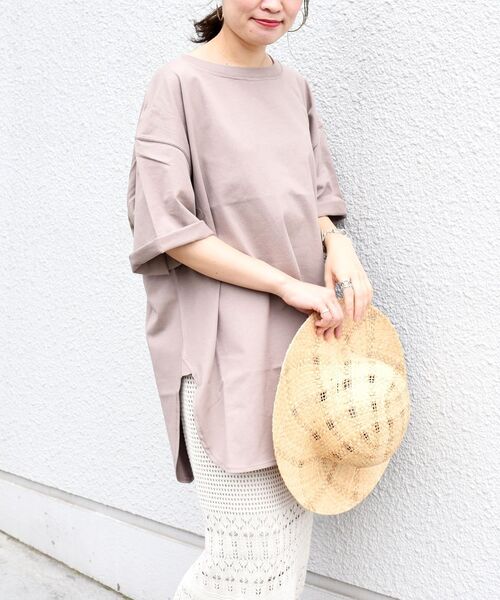 SHIPS（シップス）の「【WEB限定】サイドスリットビッグTEE◇（Tシャツ/カットソー・レディース・ホワイト/ブラック/ベージュ/ブラウン/ライトブルー/オリーブ/ダークグレー/ラベンダー/ナチュラル・38/36）」の6枚目の写真