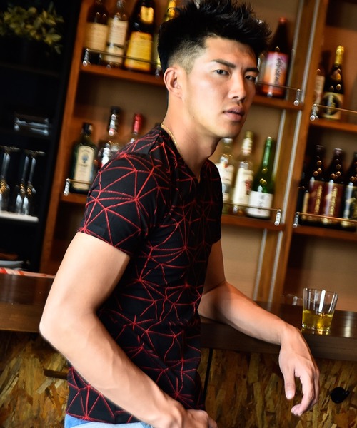 JOKER(ジョーカー)の「総柄VネックTシャツ 半袖VネックTシャツ(Tシャツ/カットソー・メンズ・ブラック×レッド/ブラック×イエロー・L/XL/M)」の12枚目の写真
