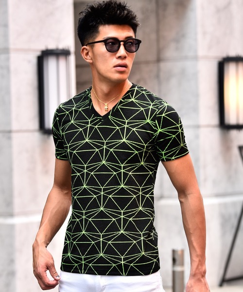 JOKER(ジョーカー)の「総柄VネックTシャツ 半袖VネックTシャツ(Tシャツ/カットソー・メンズ・ブラック×レッド/ブラック×イエロー・L/XL/M)」の4枚目の写真