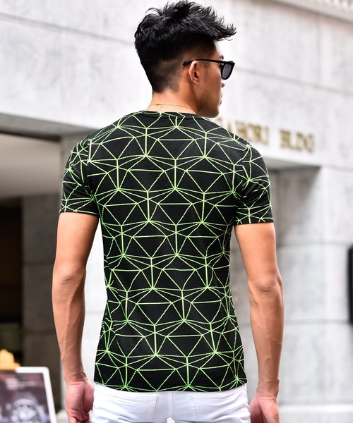 JOKER(ジョーカー)の「総柄VネックTシャツ 半袖VネックTシャツ(Tシャツ/カットソー・メンズ・ブラック×レッド/ブラック×イエロー・L/XL/M)」の10枚目の写真