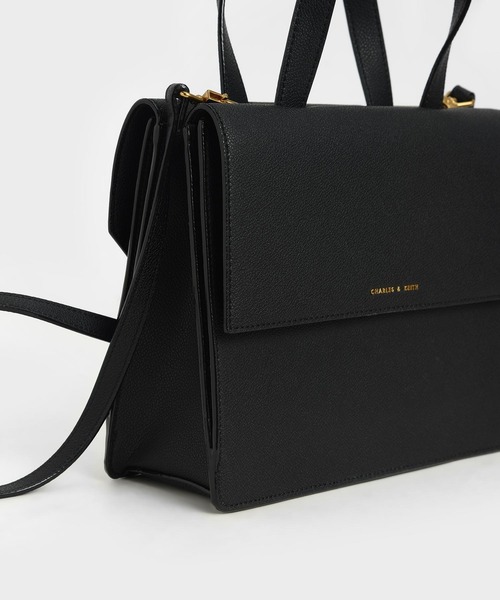 CHARLES & KEITH(チャールズ & キース)の「メタリックアクセントトートバッグ / Metallic Accent Tote Bag(トートバッグ・レディース・ブラック/バーガンディー・M)」の4枚目の写真