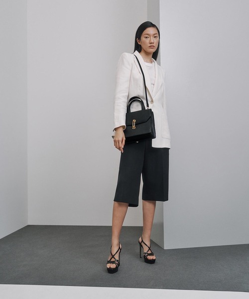 CHARLES & KEITH(チャールズ & キース)の「メタリックアクセントトートバッグ / Metallic Accent Tote Bag(トートバッグ・レディース・ブラック/バーガンディー・M)」の5枚目の写真