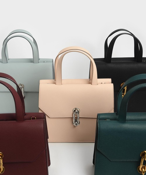 CHARLES & KEITH(チャールズ & キース)の「メタリックアクセントトートバッグ / Metallic Accent Tote Bag(トートバッグ・レディース・ブラック/バーガンディー・M)」の6枚目の写真